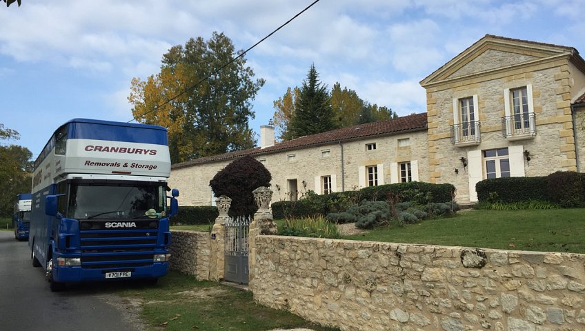 Removals to France - Dieulivol - Unloading
